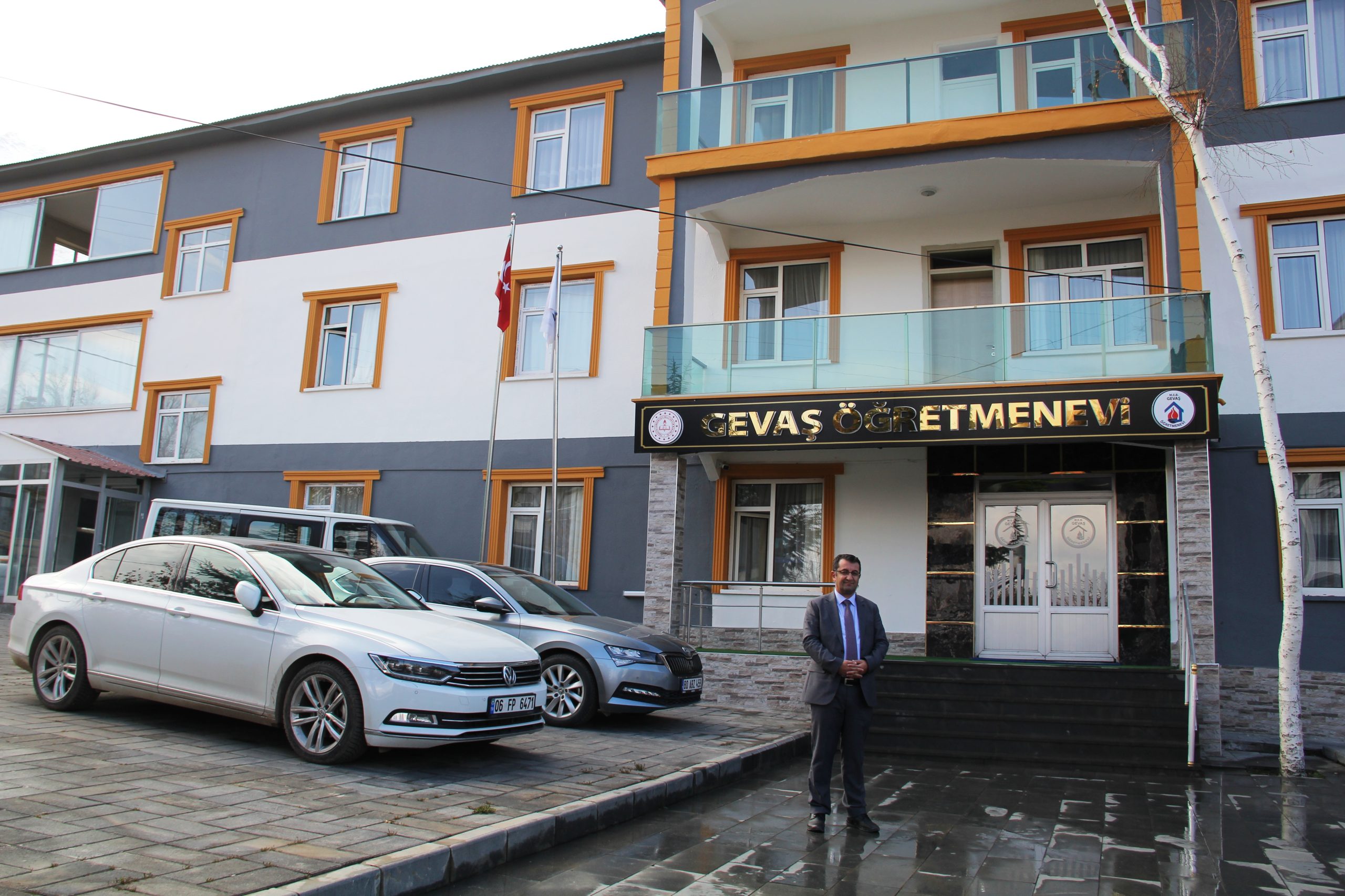 GEVAŞ ÖĞRETMENEVİ’DEN YEMEK HİZEMETİ