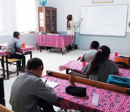Gevaş’ta 6 bin 52 öğrenci ve 487 öğretmen dersbaşı yaptı 