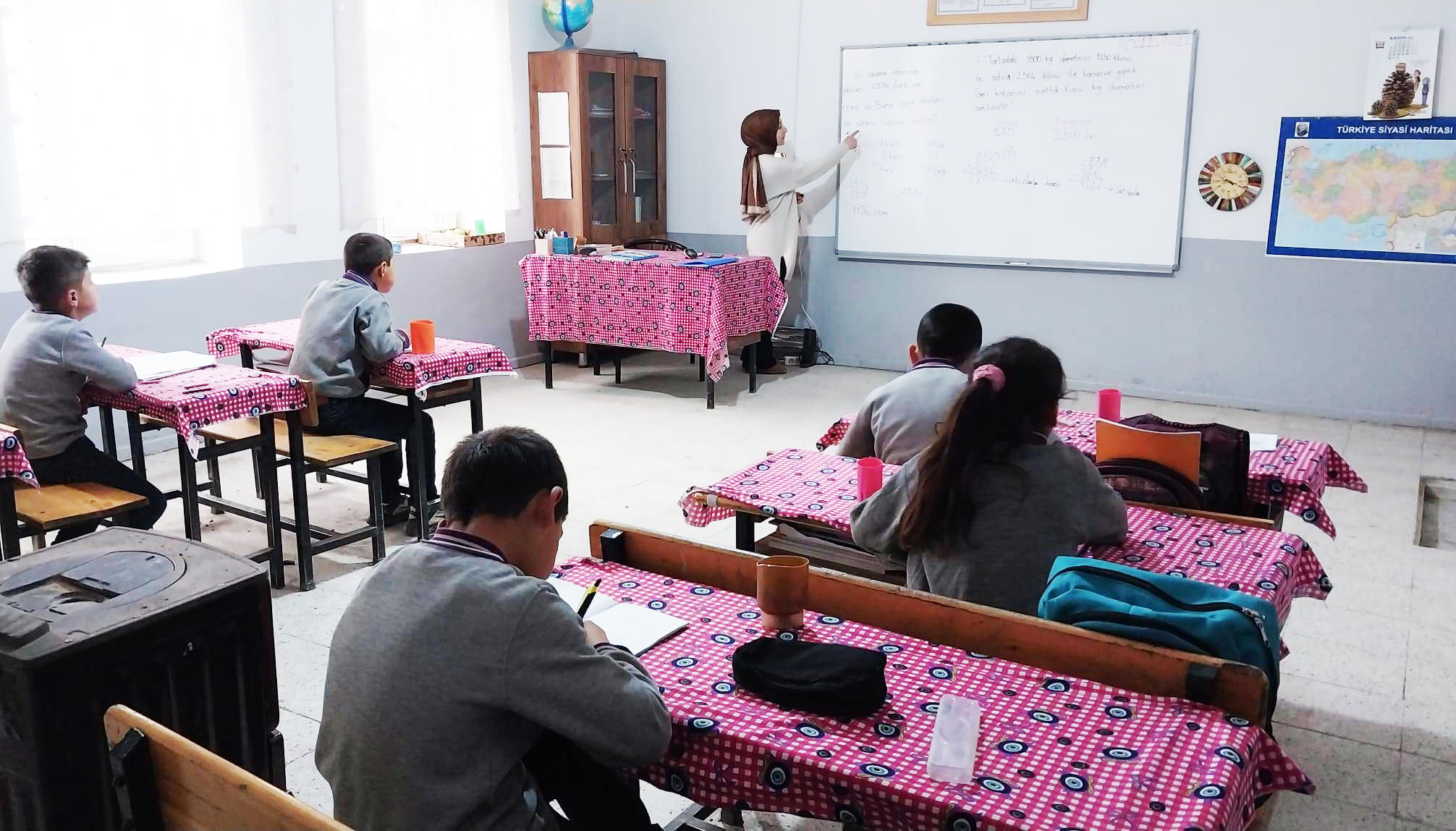 Gevaş’ta 6 bin 52 öğrenci ve 487 öğretmen dersbaşı yaptı 