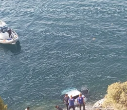 ARAÇ VAN GÖLÜNE UÇTU, 2 KARDEŞ HAYATINI KAYBETTİ