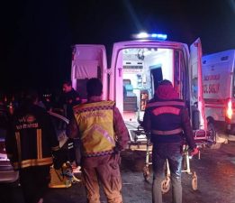 GEVAŞ’TA KAZA:  10 KİŞİ YARALANDI