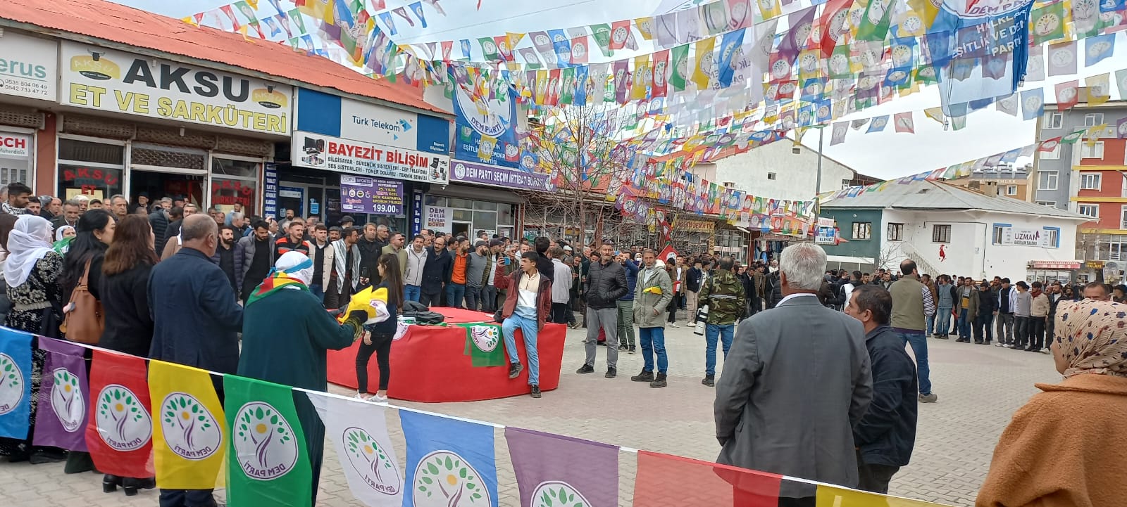 DEM PARTİSİ GEVAŞ HALKIYLA BULUŞTU