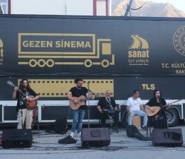 Gezici Sinema Tırı Gevaş’ta