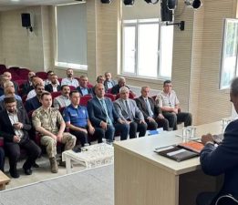 Gevaş’ta Mahalle Muhtarlarıyla Toplantı Yapıldı