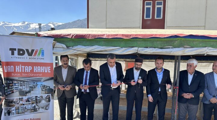 GEVAŞ’TA  KİTAP FUARI AÇILDI
