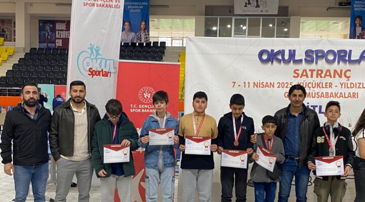 Gevaş’ın Gururu Atatürk Ortaokulu, Türkiye Satranç Finallerine Yükseldi